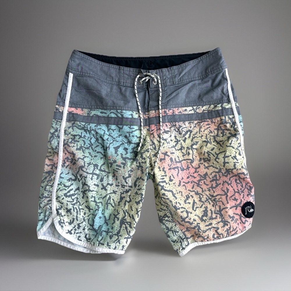 Men’s Quiksilver Board Shorts Trunks Size 30 Gray Multicolor Swim Surf Beach
